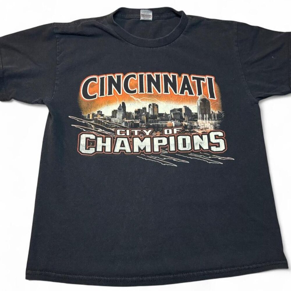 Cincinnati Bengals Distressed Youth Graphic Tee Medium Football Y2K Sportswear
